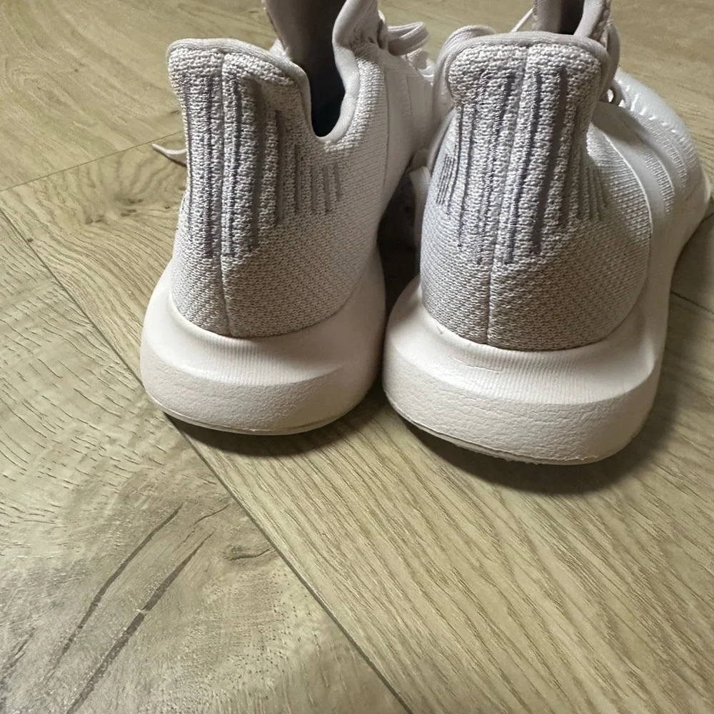 Adidas Swift Run 1.0